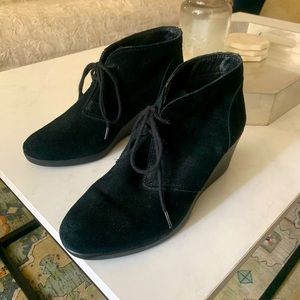 Crocs Leigh Synth Suede Wedge Shootie Shoes- New!